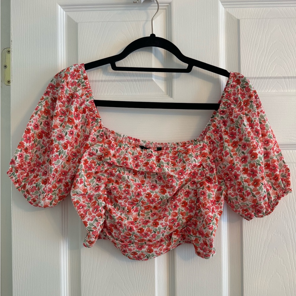 Cropped short sleeve top